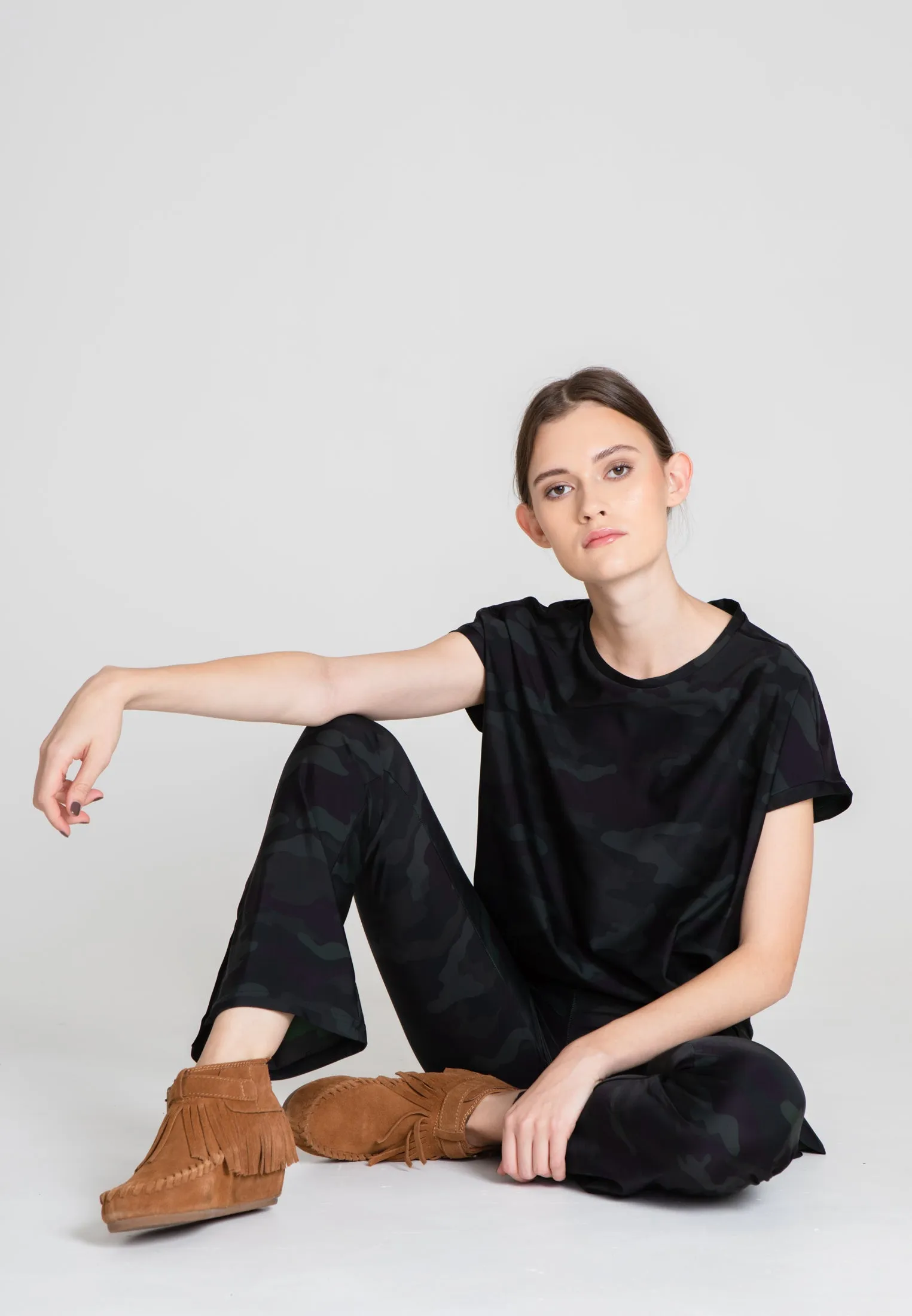 The Cropped Sport Pants - Green Camo