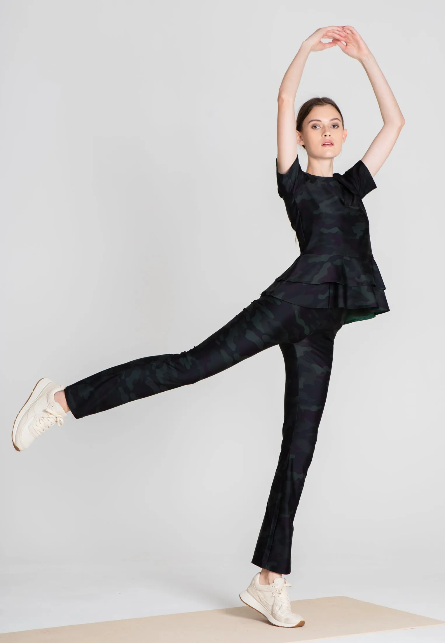 The Cropped Sport Pants - Green Camo