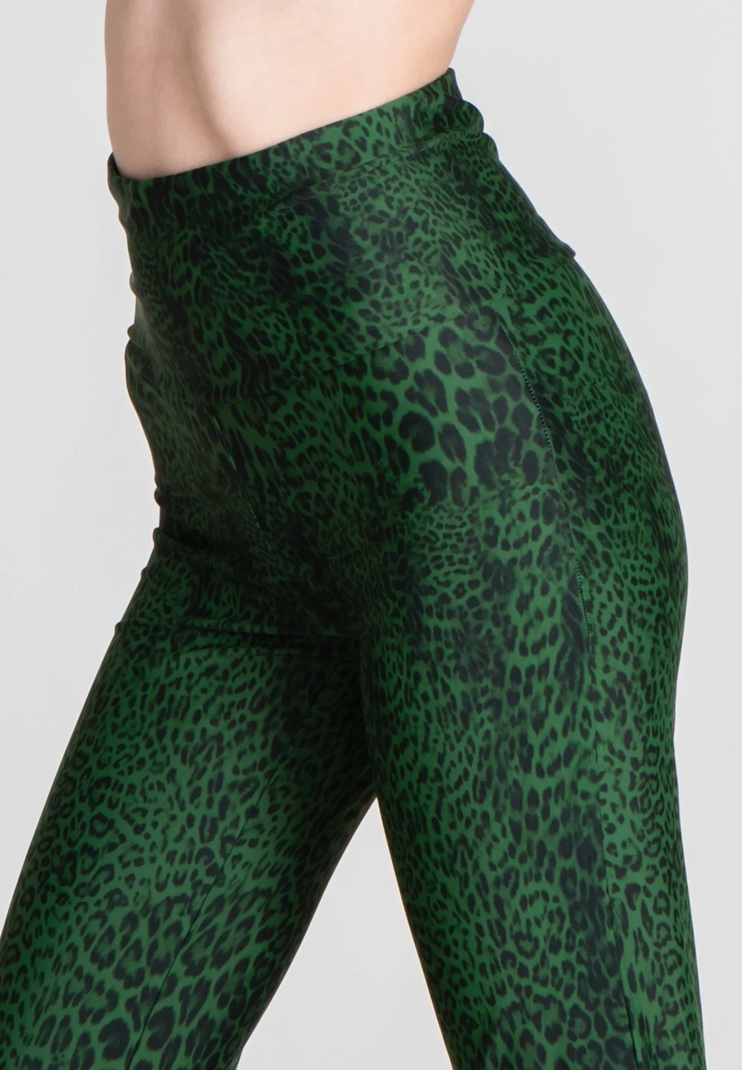 The Cropped Sport Pants - Green Leo